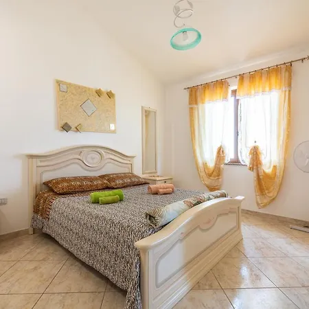 Casa Vacanze L'ulivo Tatil Evi SantʼAntìoco