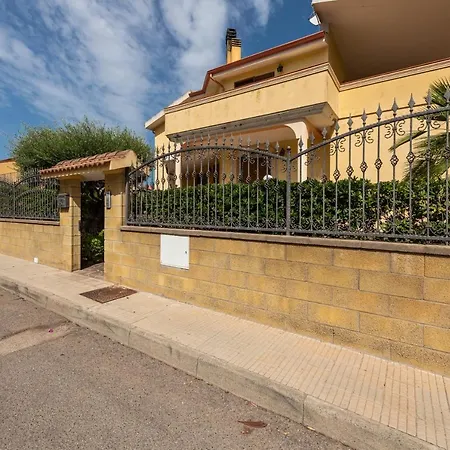 Casa Vacanze L'ulivo Tatil Evi *